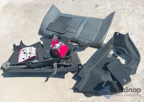 2010 Mercedes-Benz C 300 Luxury/Sport z USA, uszkodzony, nr VIN WDDGF5EB0AR086224